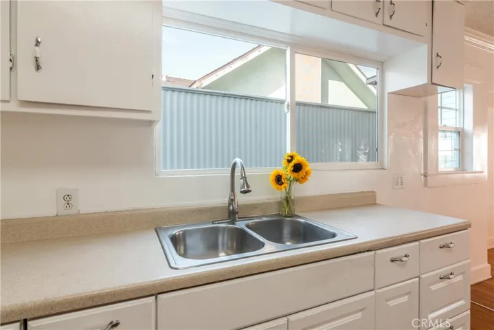 1125 N Heliotrope Drive, Los Angeles, California 90029