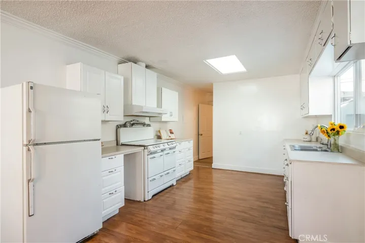 1125 N Heliotrope Drive, Los Angeles, California 90029