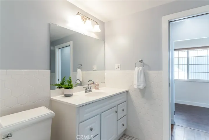 1125 N Heliotrope Drive, Los Angeles, California 90029