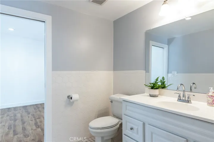 1125 N Heliotrope Drive, Los Angeles, California 90029