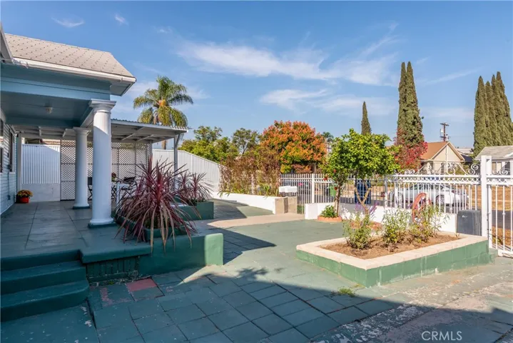 1125 N Heliotrope Drive, Los Angeles, California 90029
