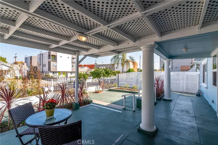 1125 N Heliotrope Drive, Los Angeles, California 90029