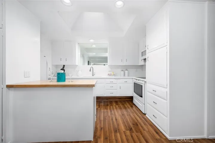 1341 Weeburn 75k, Seal Beach, California 90740
