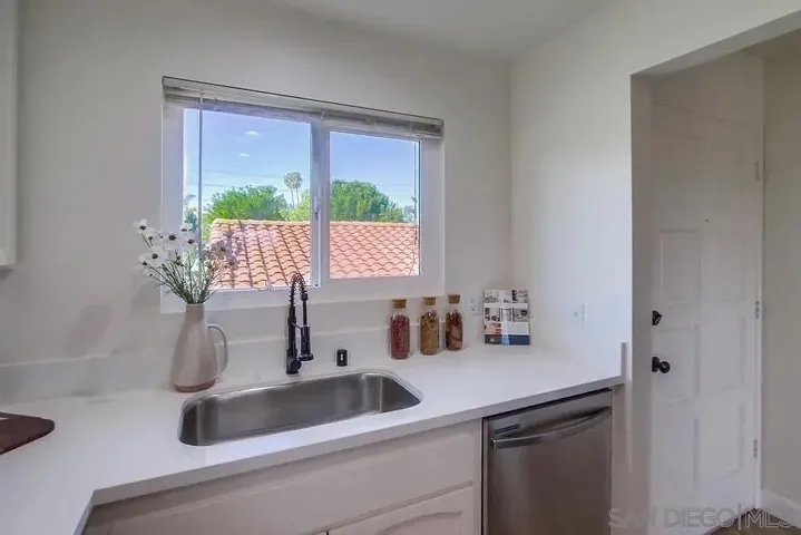 1874 Forestdale, Encinitas, California 92024