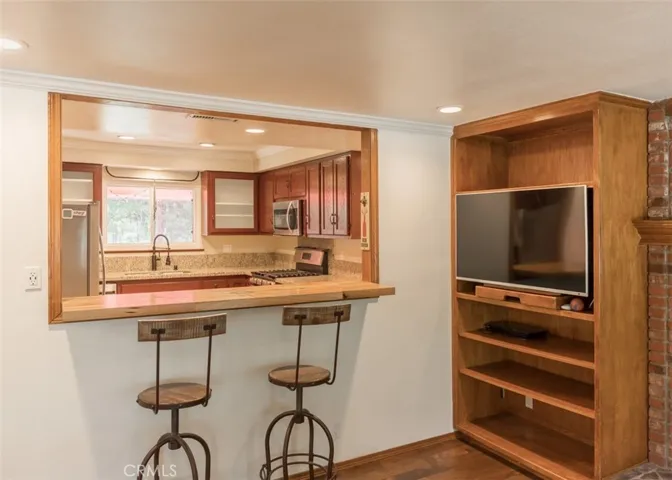 126 Eureka, Big Bear Lake, California 92315