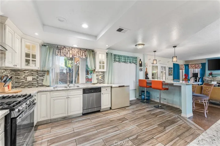 37704 49th E, Palmdale, California 93552