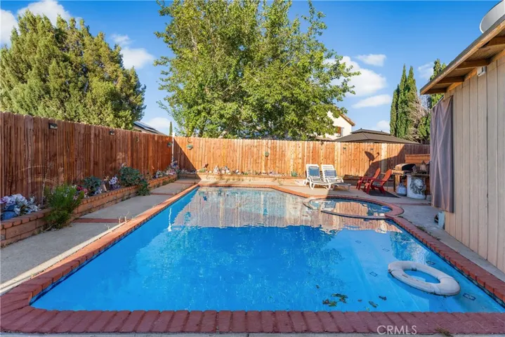 37704 49th E, Palmdale, California 93552