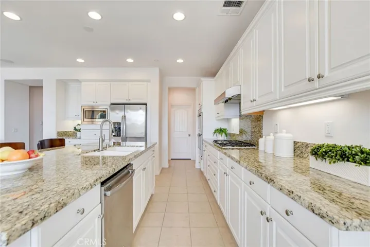 864 E Manresa Drive, Azusa, California 91702
