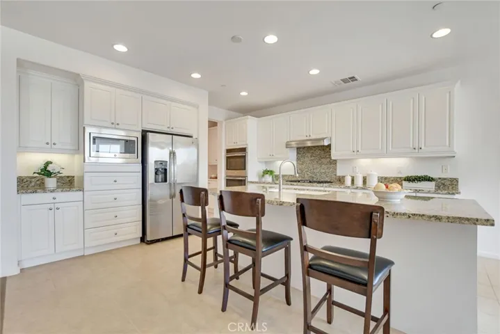 864 E Manresa Drive, Azusa, California 91702