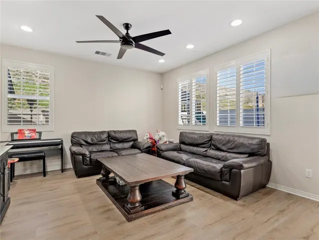 22021 Windham Way, Saugus, California 91350