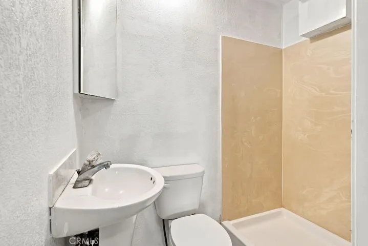 6807 N Cottage, Winton, California 95388