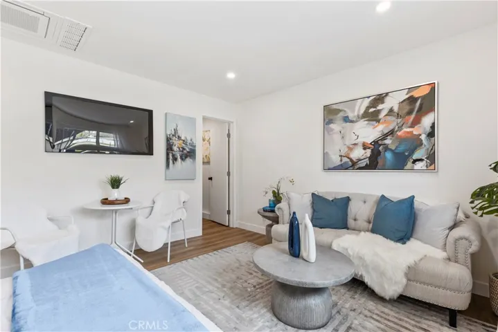 22838 Epsilon Street, Woodland Hills, California 91364