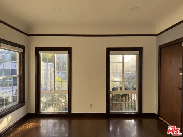 2122 6th Avenue, Los Angeles, California 90018
