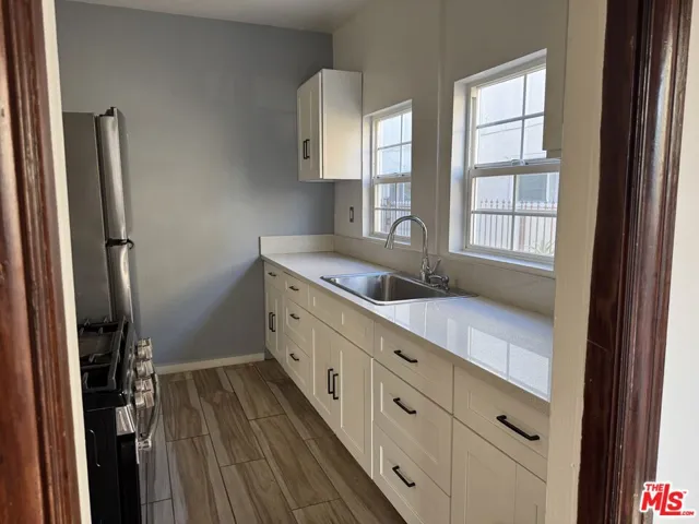 2122 6th Avenue, Los Angeles, California 90018