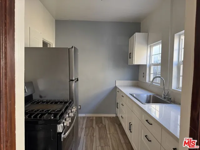 2122 6th Avenue, Los Angeles, California 90018