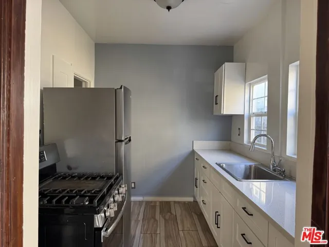 2122 6th Avenue, Los Angeles, California 90018