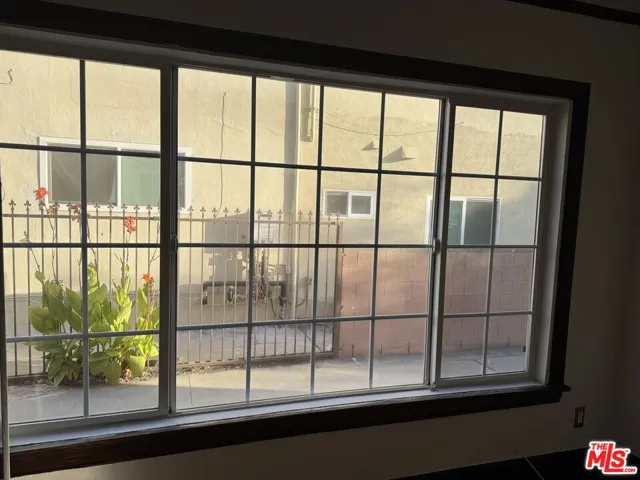 2122 6th Avenue, Los Angeles, California 90018