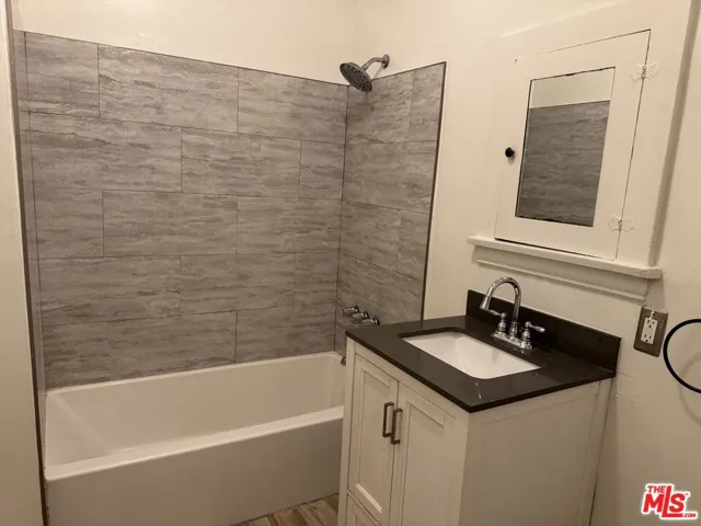 2122 6th Avenue, Los Angeles, California 90018