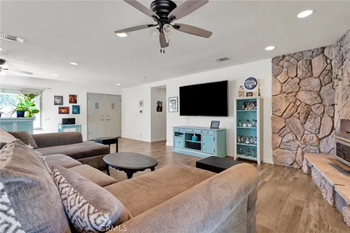 20135 Eyota Road, Apple Valley, California 92308
