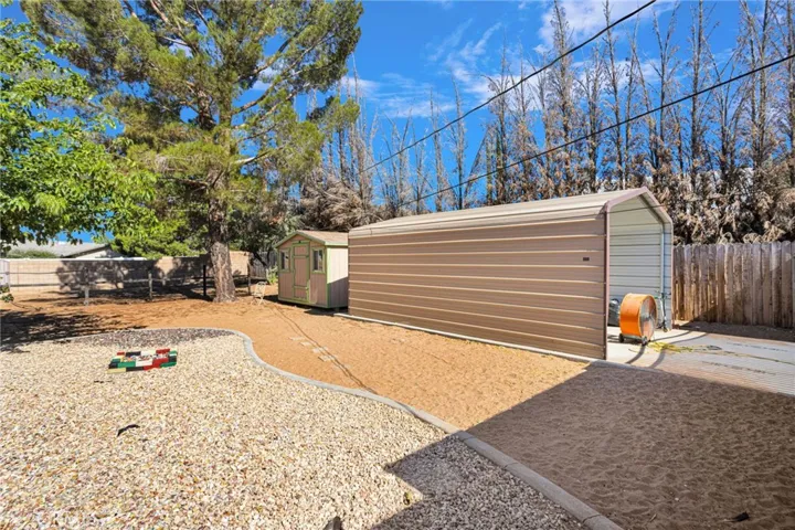 20135 Eyota Road, Apple Valley, California 92308