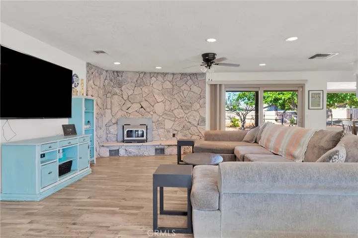 20135 Eyota Road, Apple Valley, California 92308