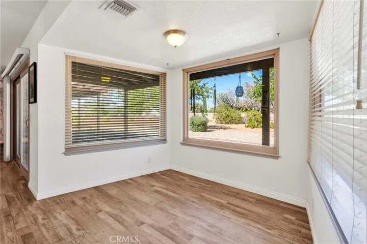 20135 Eyota Road, Apple Valley, California 92308