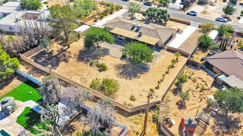 20135 Eyota Road, Apple Valley, California 92308