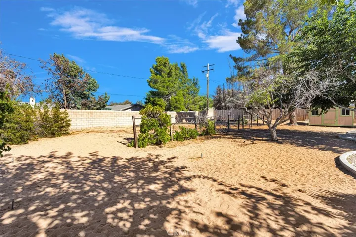 20135 Eyota Road, Apple Valley, California 92308