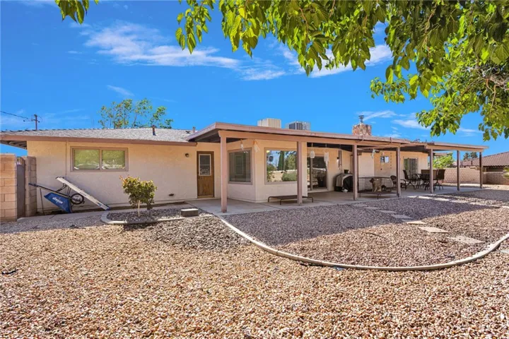 20135 Eyota Road, Apple Valley, California 92308