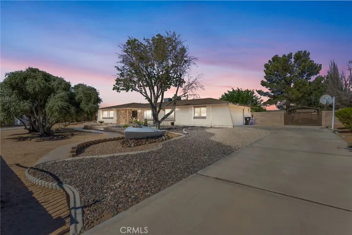 20135 Eyota Road, Apple Valley, California 92308