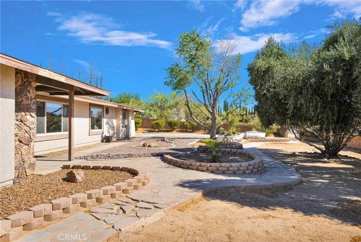 20135 Eyota Road, Apple Valley, California 92308