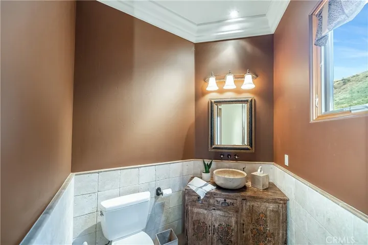 Guest Hallway Bathroom