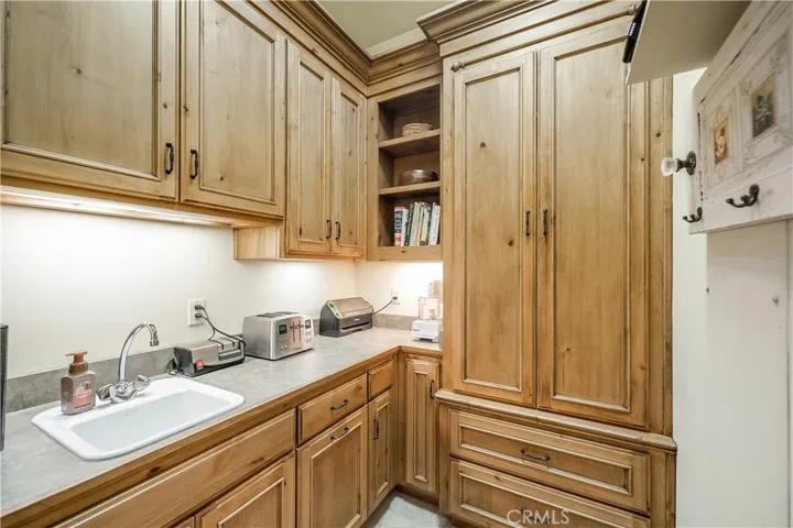 Walk-In Pantry