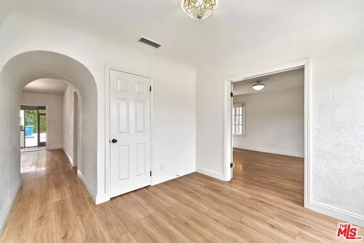 1120 S Plymouth Boulevard, Los Angeles, California 90019