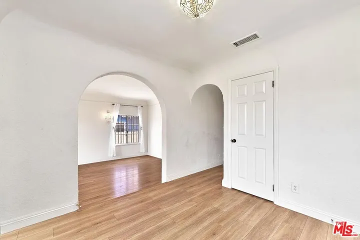 1120 S Plymouth Boulevard, Los Angeles, California 90019