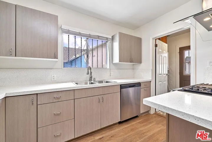 1120 S Plymouth Boulevard, Los Angeles, California 90019