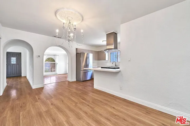 1120 S Plymouth Boulevard, Los Angeles, California 90019