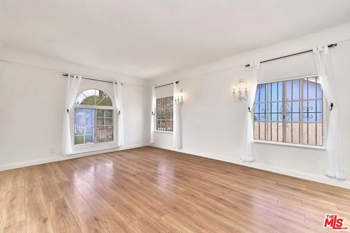 1120 S Plymouth Boulevard, Los Angeles, California 90019