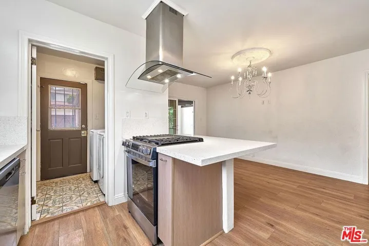 1120 S Plymouth Boulevard, Los Angeles, California 90019