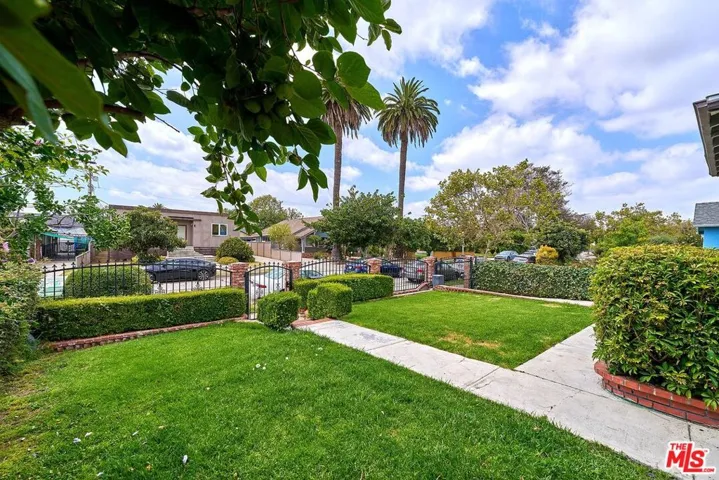 1120 S Plymouth Boulevard, Los Angeles, California 90019