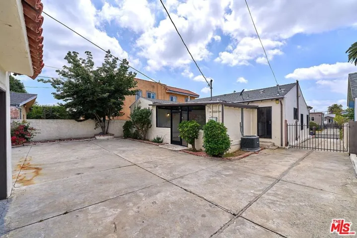 1120 S Plymouth Boulevard, Los Angeles, California 90019