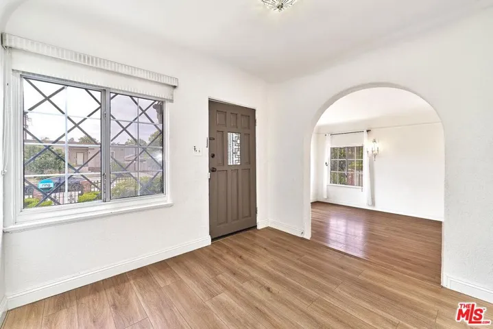 1120 S Plymouth Boulevard, Los Angeles, California 90019