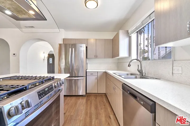 1120 S Plymouth Boulevard, Los Angeles, California 90019