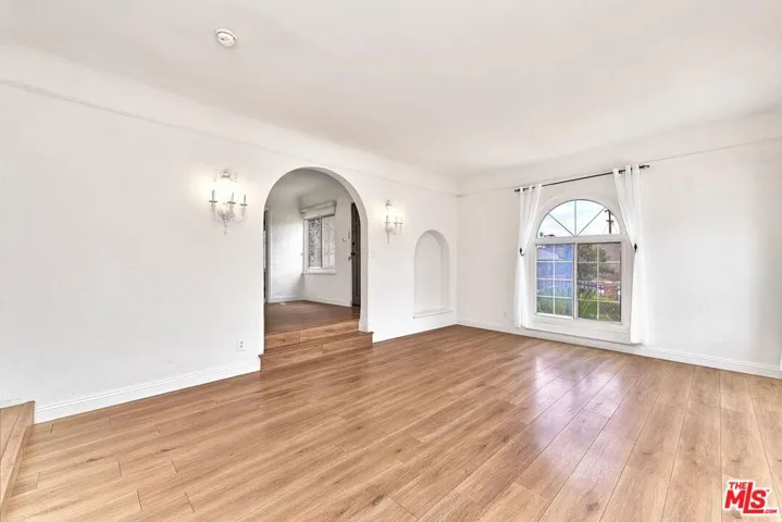 1120 S Plymouth Boulevard, Los Angeles, California 90019