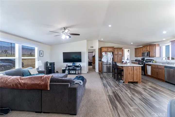 2876 Goss, Phelan, California 92371