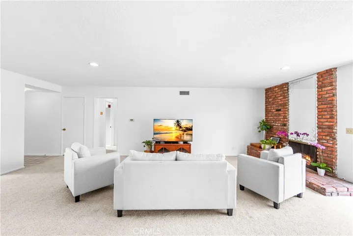 6101 Killarney, Garden Grove, California 92845