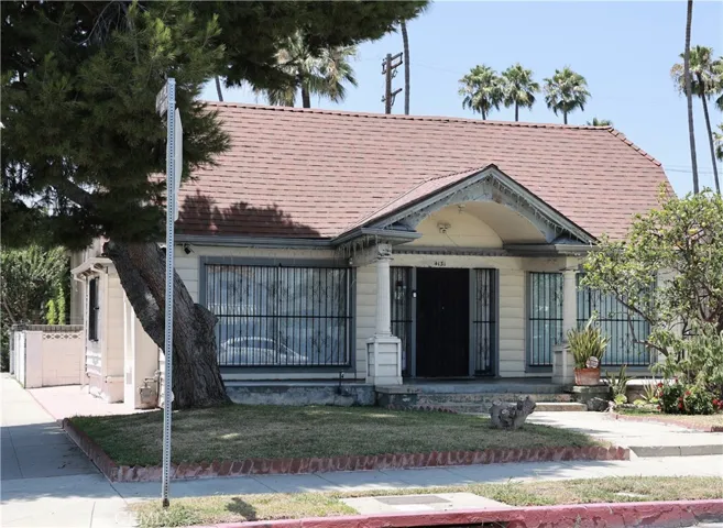 4131 S Hobart, Los Angeles, California 90062