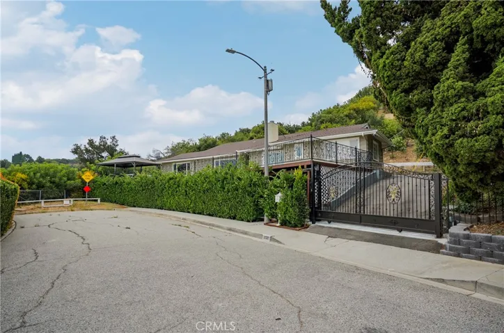 3737 Debstone Ave, Sherman Oaks, California 91423