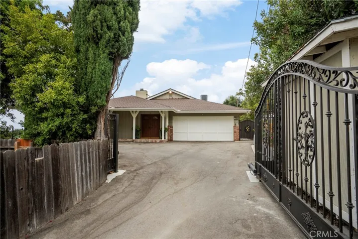 3737 Debstone Ave, Sherman Oaks, California 91423