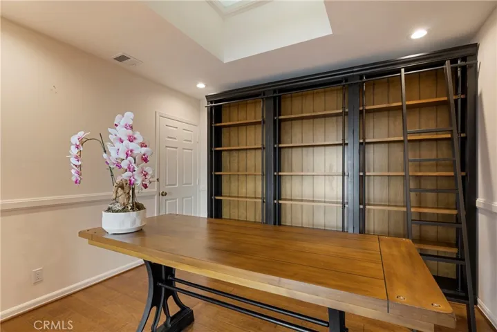 3737 Debstone Ave, Sherman Oaks, California 91423